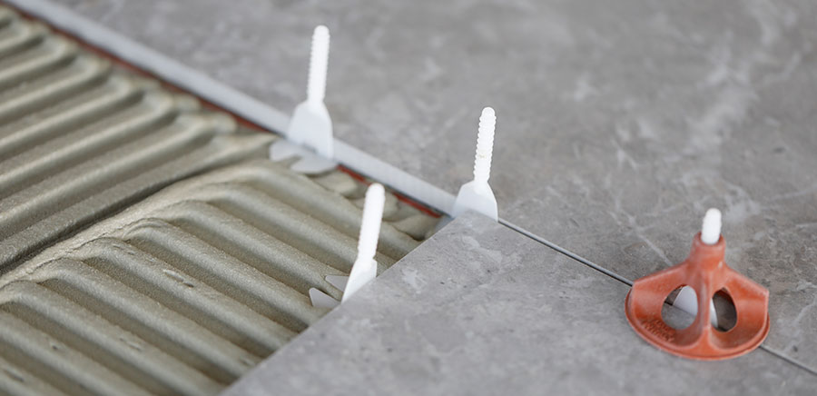 fästmassa och kakel